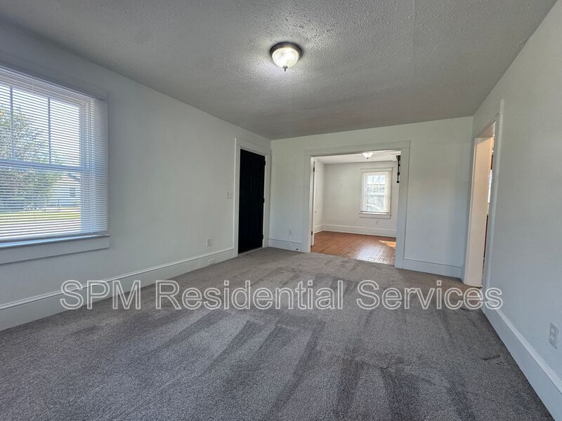 Castle Hayne - Bonus Room, Large Backyard, 3 Miles from Downtown Wilmington property image