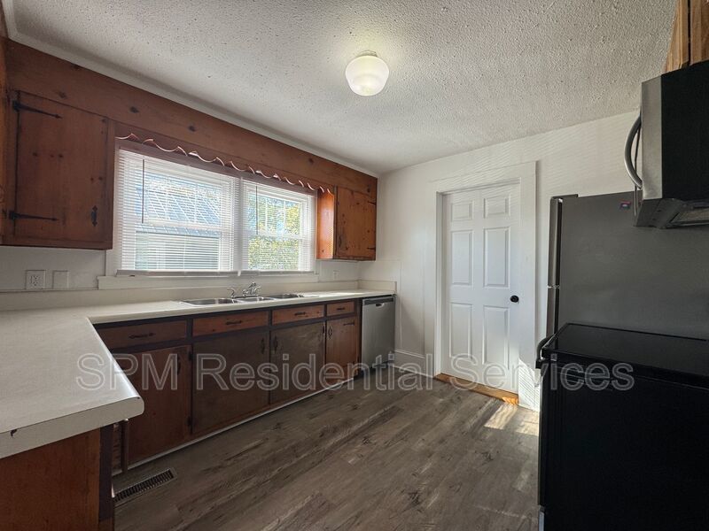 Castle Hayne - Bonus Room, Large Backyard, 3 Miles from Downtown Wilmington property image