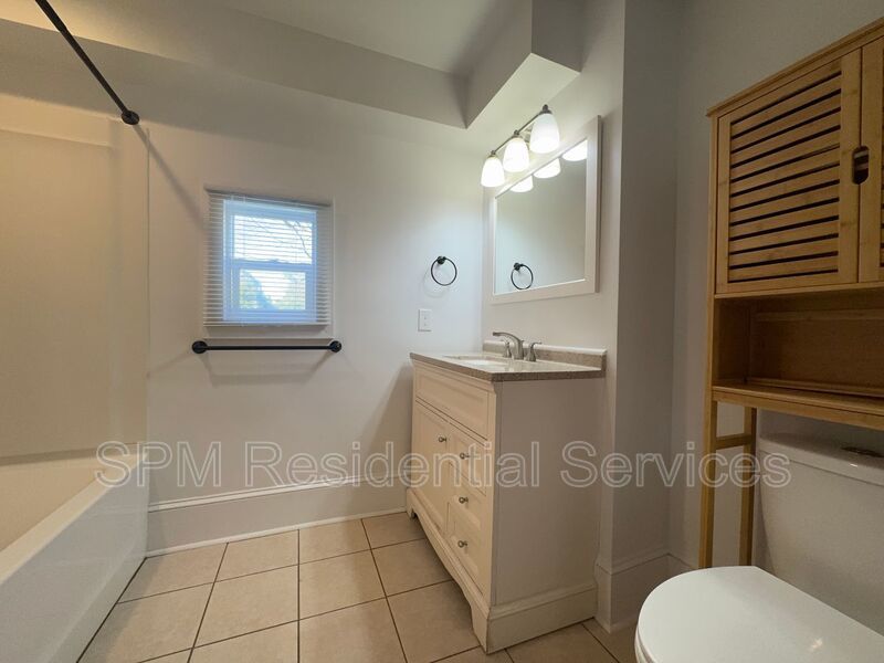 Castle Hayne - Bonus Room, Large Backyard, 3 Miles from Downtown Wilmington property image