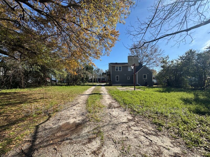 Castle Hayne - Bonus Room, Large Backyard, 3 Miles from Downtown Wilmington property image