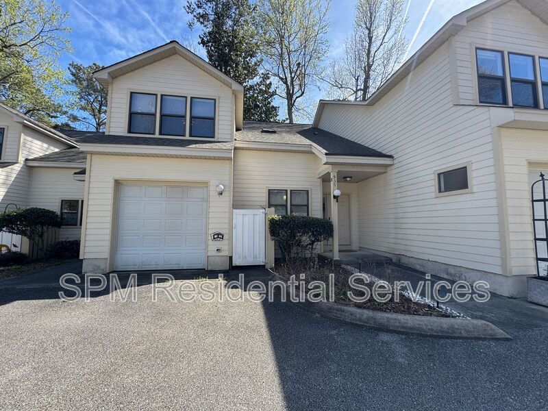 Birch Creek - Two Story Townhome, 1 Car Garage, Washer & Dryer Included property image