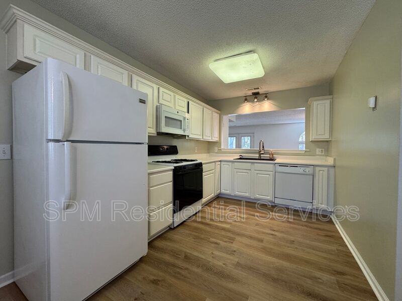 Birch Creek - Two Story Townhome, 1 Car Garage, Washer & Dryer Included property image