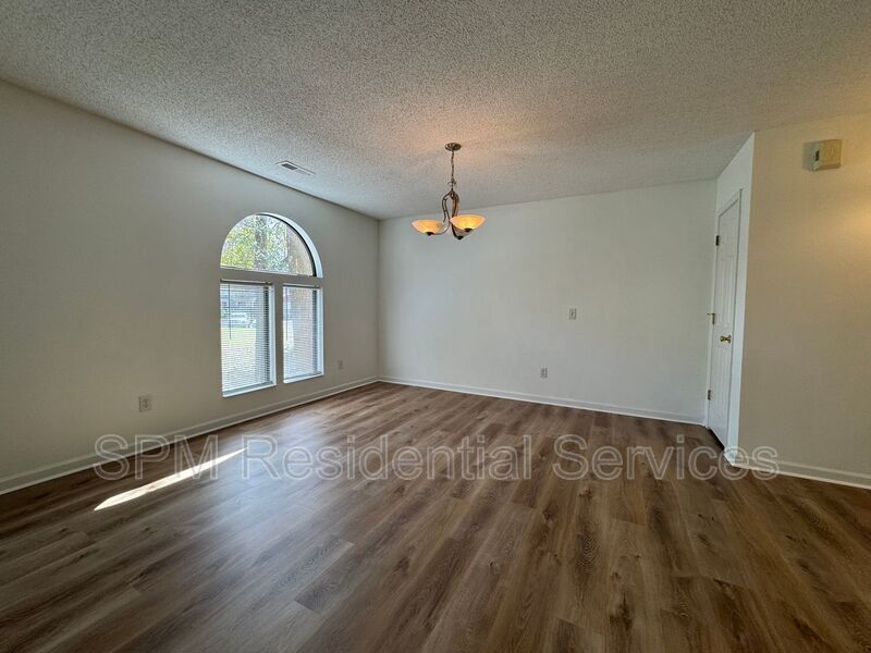 Birch Creek - Two Story Townhome, 1 Car Garage, Washer & Dryer Included property image