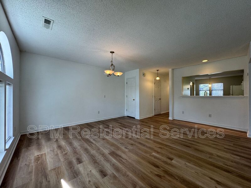 Birch Creek - Two Story Townhome, 1 Car Garage, Washer & Dryer Included property image