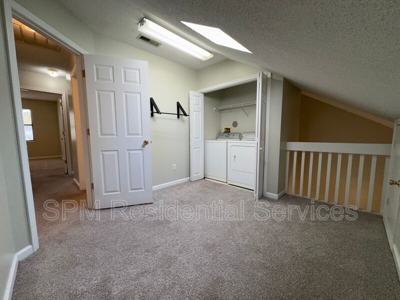 Birch Creek - Two Story Townhome, 1 Car Garage, Washer & Dryer Included property image