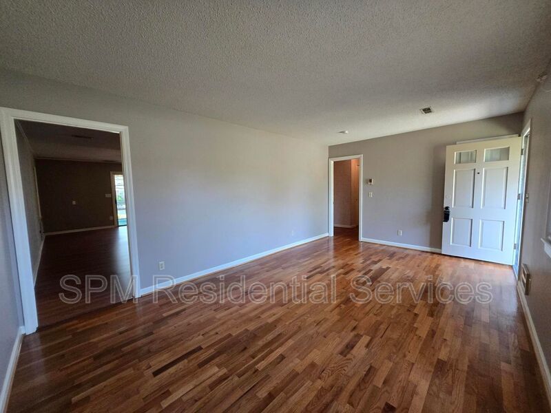 3 Bedroom Brick Home For Rent, Small dog permitted property image