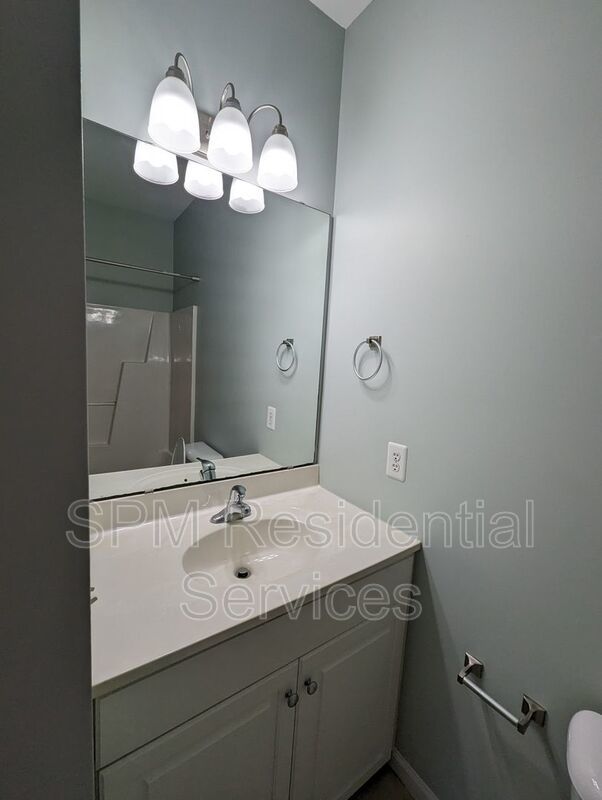 Amazing 3 bedroom, 3 bathroom end unit townhome with updated features.  Close to Wrightsville Beach! property image