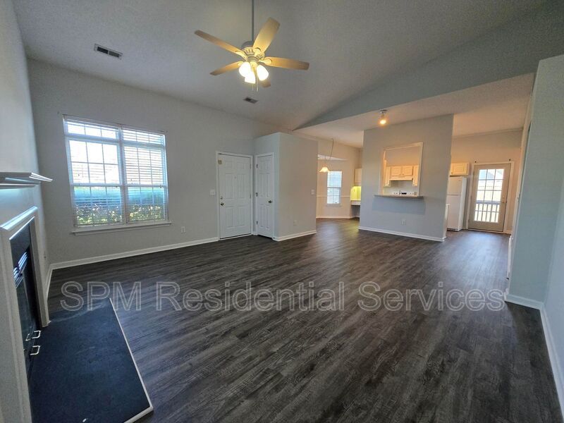 3 bedroom in a quiet neighborhood property image