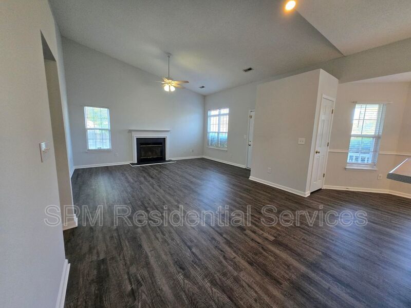 3 bedroom in a quiet neighborhood property image