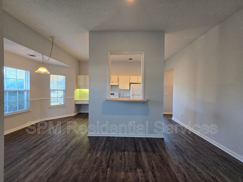 3 bedroom in a quiet neighborhood property image