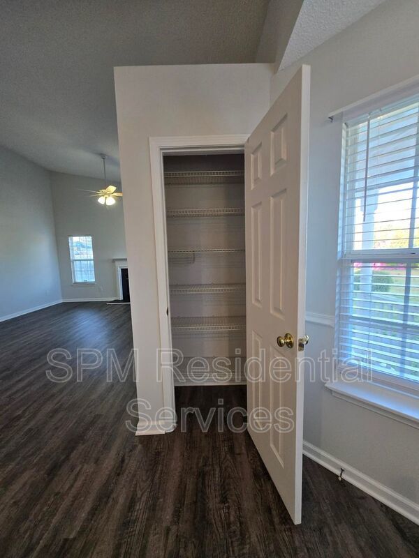 3 bedroom in a quiet neighborhood property image