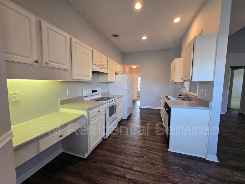 3 bedroom in a quiet neighborhood property image