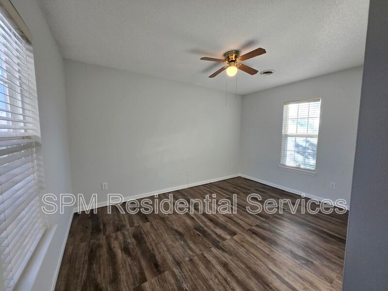 3 bedroom in a quiet neighborhood property image