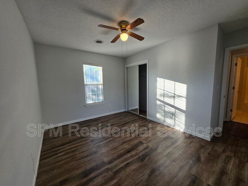 3 bedroom in a quiet neighborhood property image