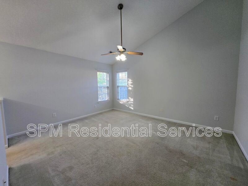 3 bedroom in a quiet neighborhood property image