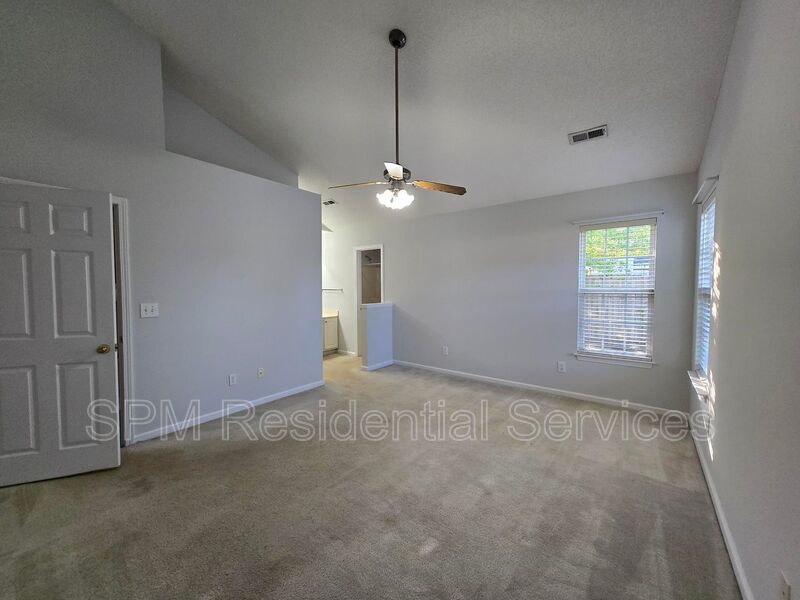 3 bedroom in a quiet neighborhood property image