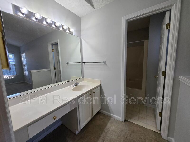 3 bedroom in a quiet neighborhood property image