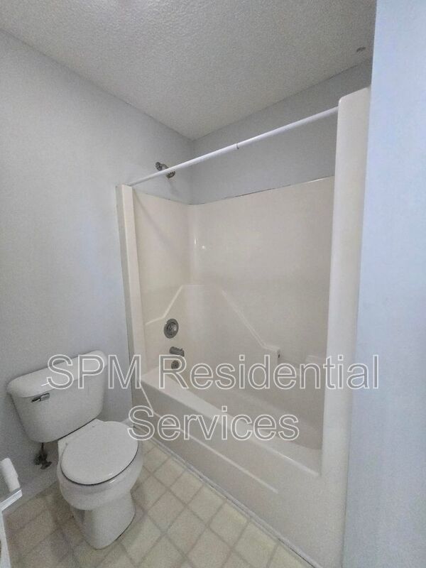 3 bedroom in a quiet neighborhood property image