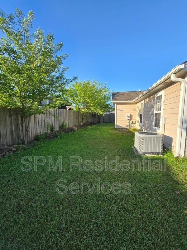 3 bedroom in a quiet neighborhood property image