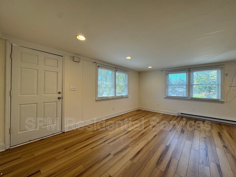 Second Floor Unit, Located 0.5 miles from Beach Access property image