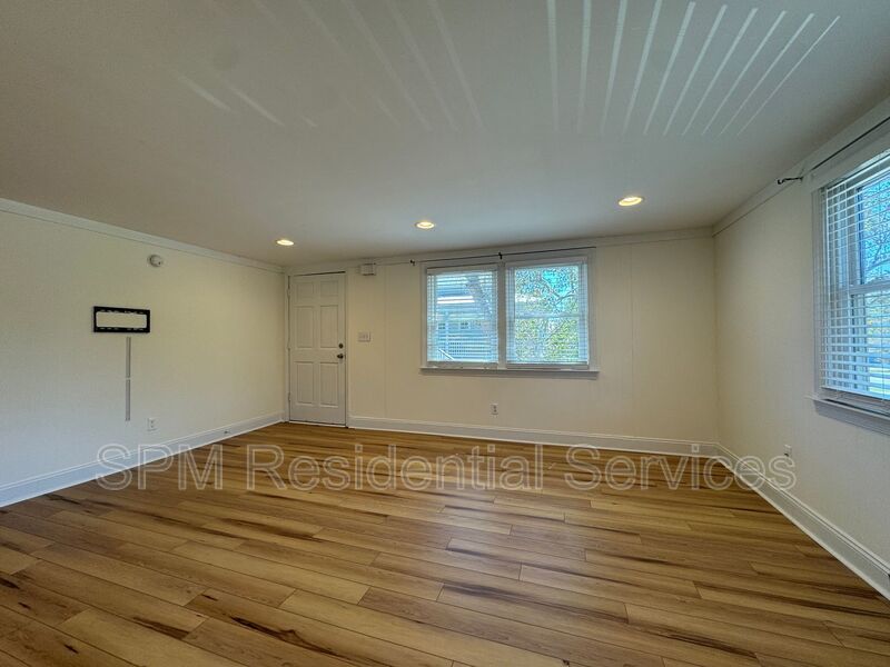 Second Floor Unit, Located 0.5 miles from Beach Access property image