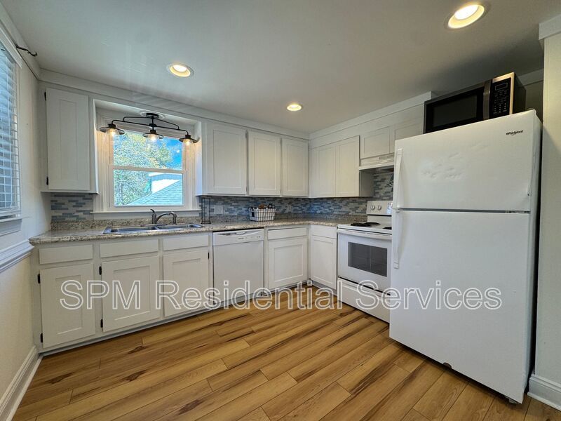 Second Floor Unit, Located 0.5 miles from Beach Access property image