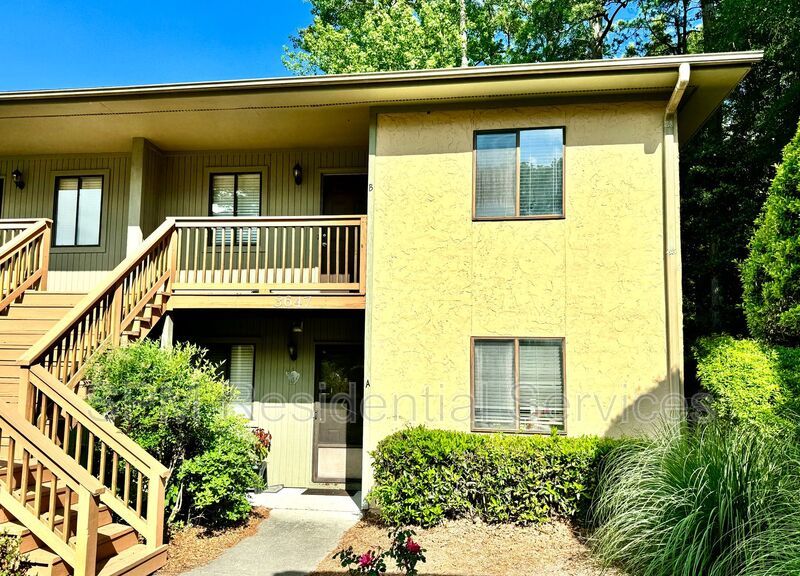 Park Place - 2 Bed 2 Bath End Unit (Lots of updates) + Community Pool property image