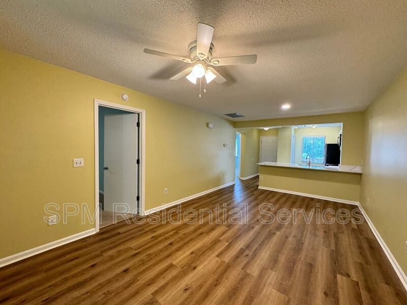 Park Place - 2 Bed 2 Bath End Unit (Lots of updates) + Community Pool property image