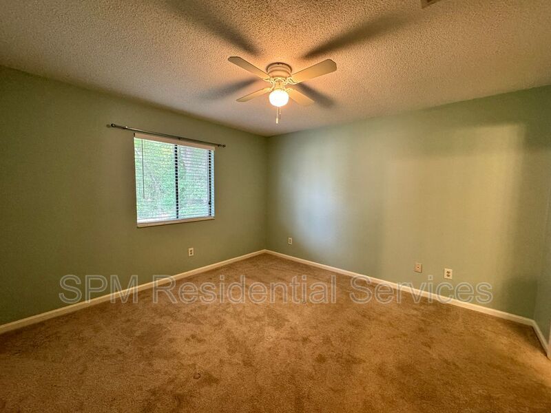 Park Place - 2 Bed 2 Bath End Unit (Lots of updates) + Community Pool property image
