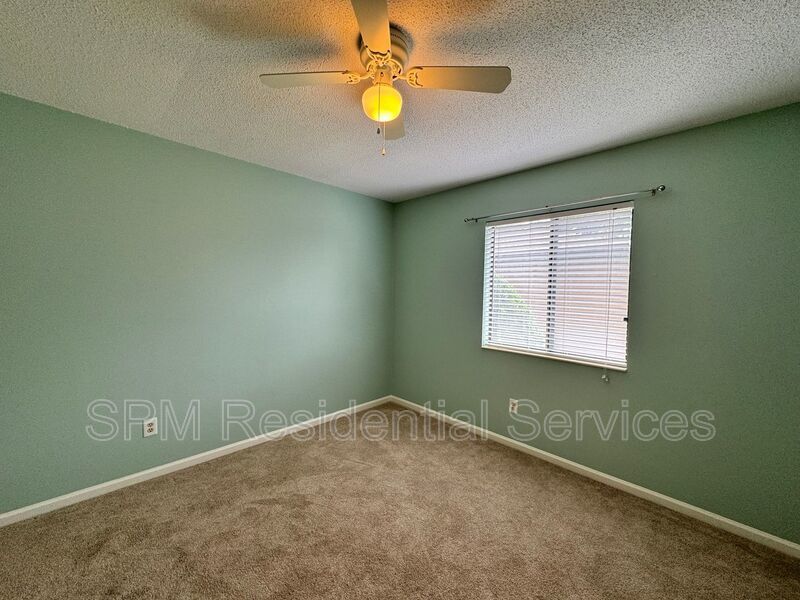 Park Place - 2 Bed 2 Bath End Unit (Lots of updates) + Community Pool property image