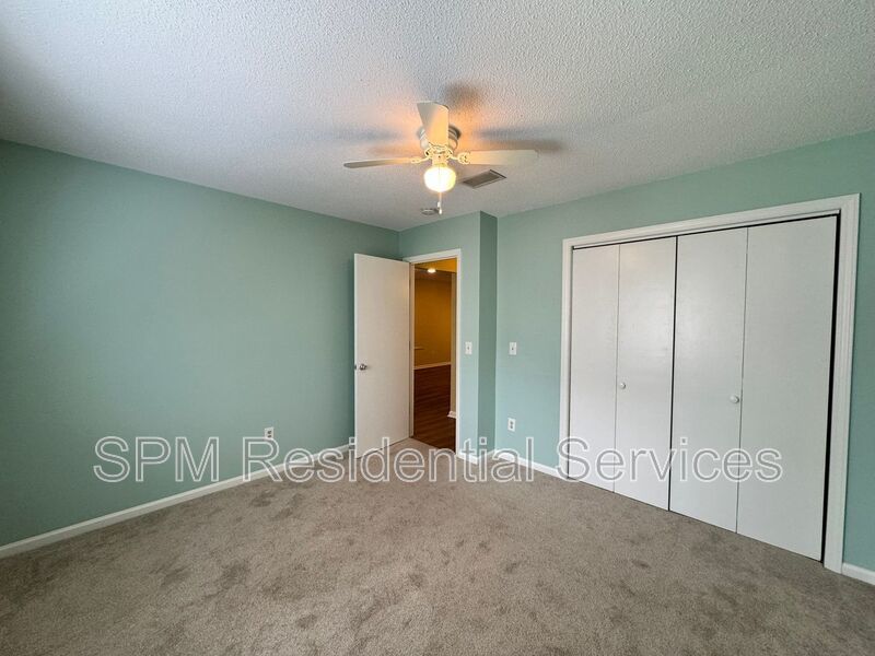 Park Place - 2 Bed 2 Bath End Unit (Lots of updates) + Community Pool property image