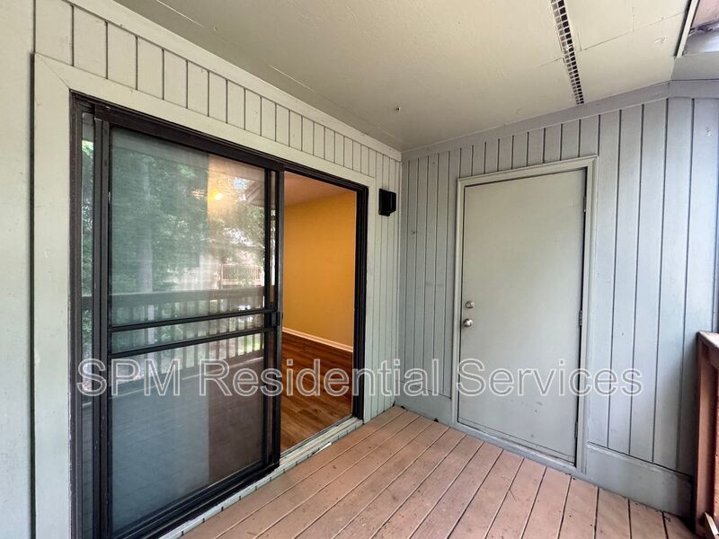 Park Place - 2 Bed 2 Bath End Unit (Lots of updates) + Community Pool property image