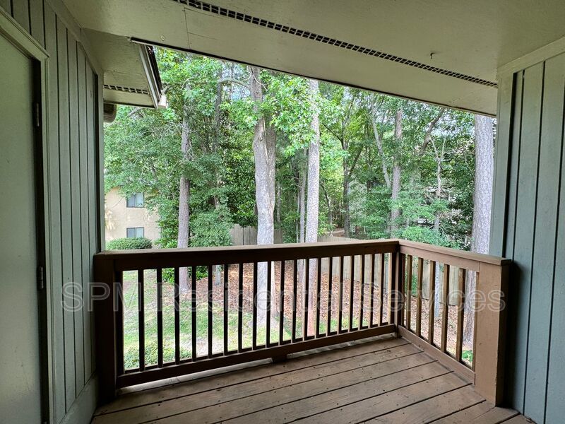 Park Place - 2 Bed 2 Bath End Unit (Lots of updates) + Community Pool property image