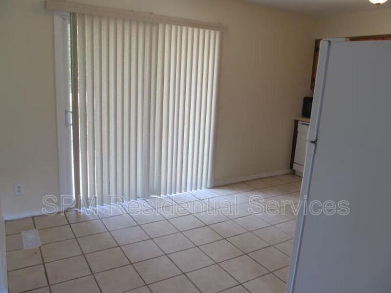 Fenced in yard, Minutes to shopping, restaurant, and I140 property image