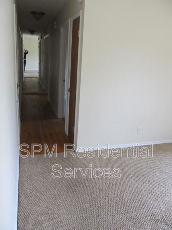 Fenced in yard, Minutes to shopping, restaurant, and I140 property image