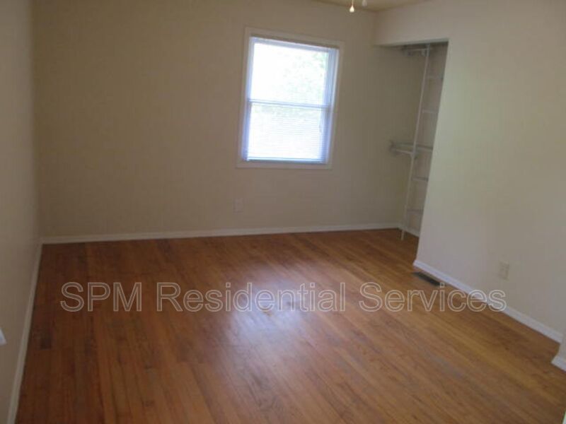 Fenced in yard, Minutes to shopping, restaurant, and I140 property image