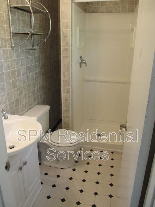 Fenced in yard, Minutes to shopping, restaurant, and I140 property image