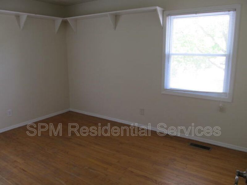 Fenced in yard, Minutes to shopping, restaurant, and I140 property image