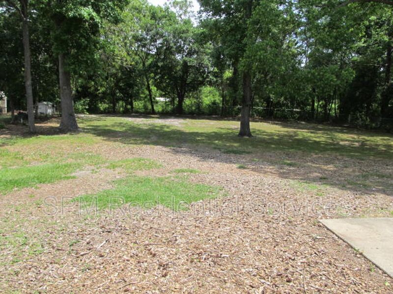 Fenced in yard, Minutes to shopping, restaurant, and I140 property image