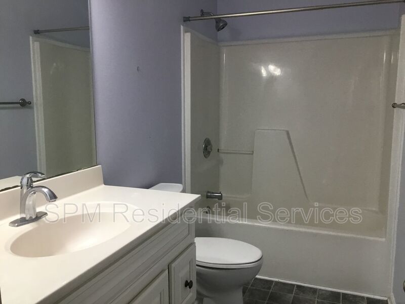 2 Bedroom in Hampton Place with Community Pool property image