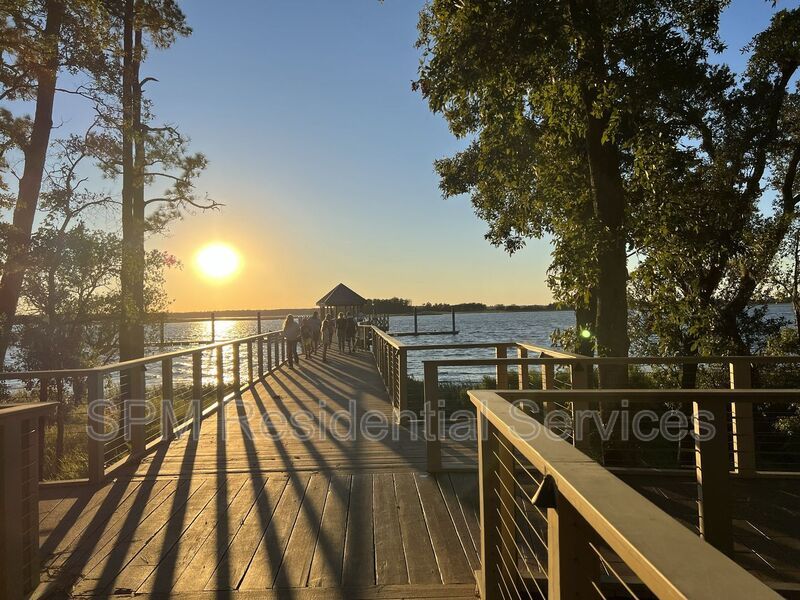 Riverlights - Two Story Townhome, Washer and Dryer Included property image