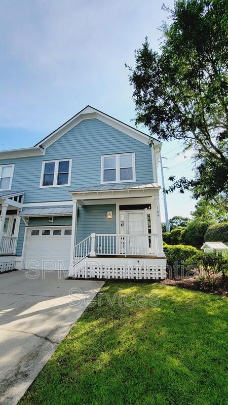 Stately 3 bedroom end unit Townhome property image
