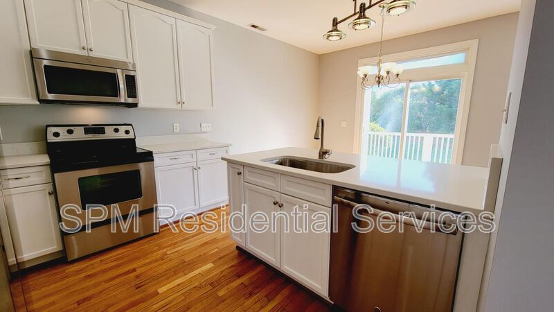 Stately 3 bedroom end unit Townhome property image