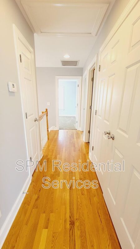 Stately 3 bedroom end unit Townhome property image