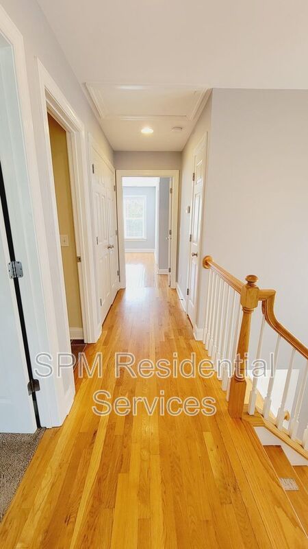 Stately 3 bedroom end unit Townhome property image