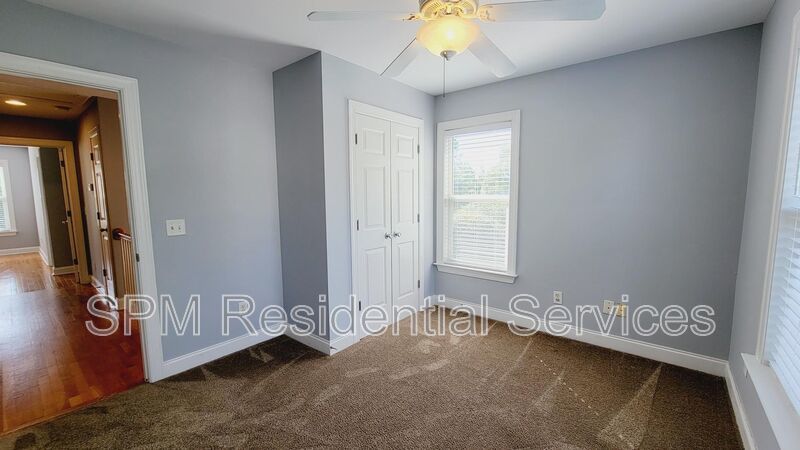 Stately 3 bedroom end unit Townhome property image