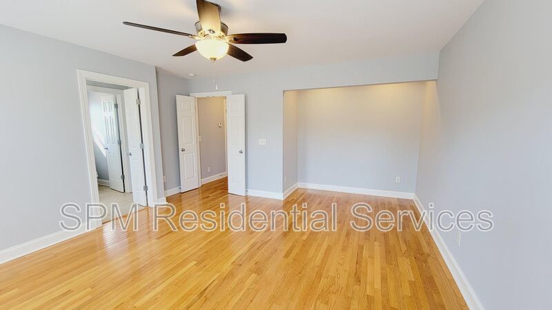 Stately 3 bedroom end unit Townhome property image