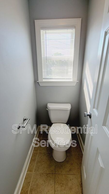 Stately 3 bedroom end unit Townhome property image