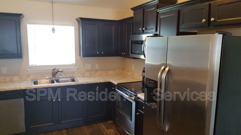 3 Bedroom in Beautiful neighborhood in Bridgeport, community pool. property image