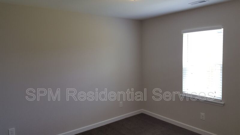 3 Bedroom in Beautiful neighborhood in Bridgeport, community pool. property image